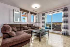 Relax in our luxury home - Terrace, Pool & Parking, La Linea De La Concepcion